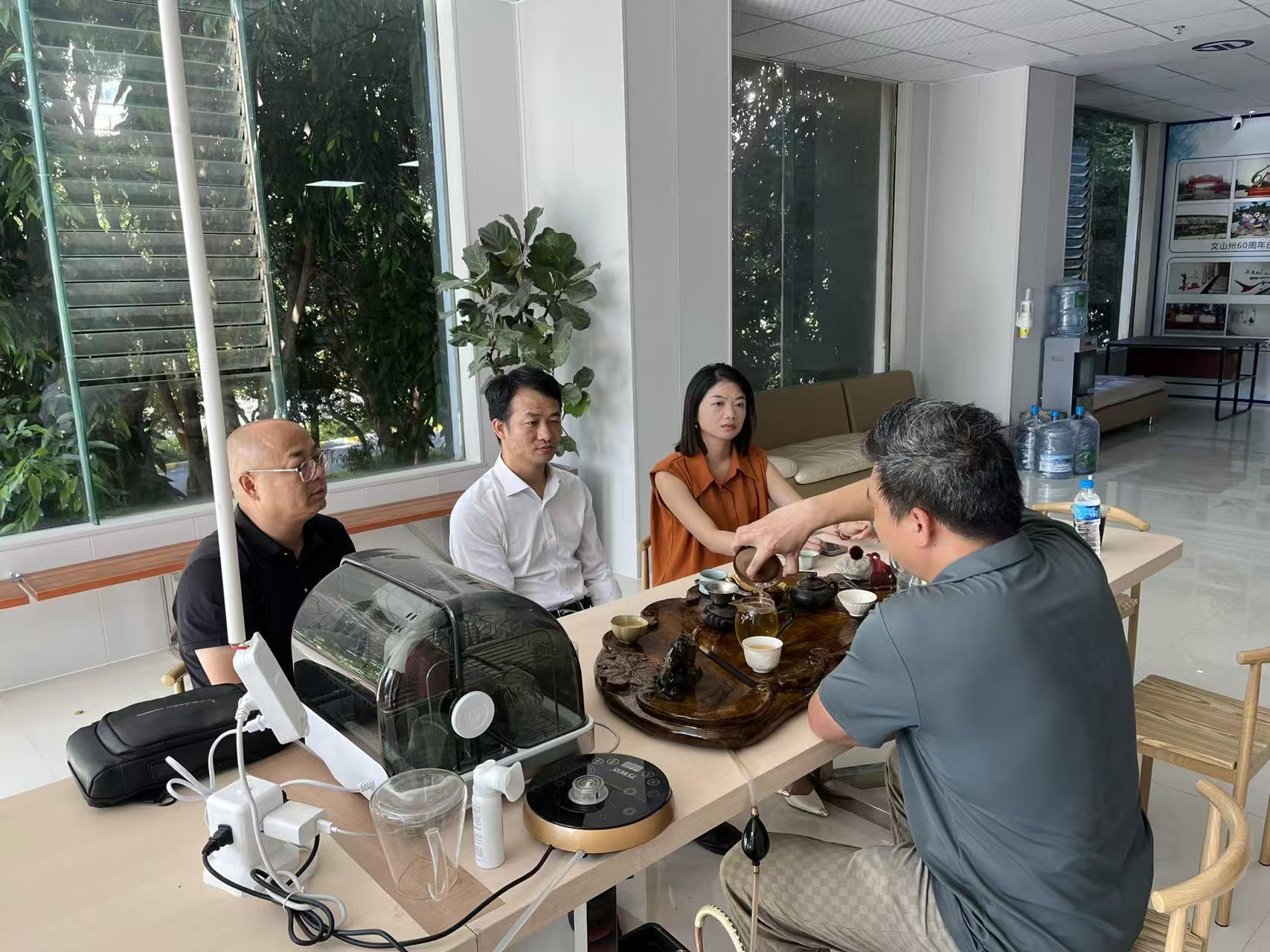 走访赛迪广告：业务排着队，卡在招不满的安装队