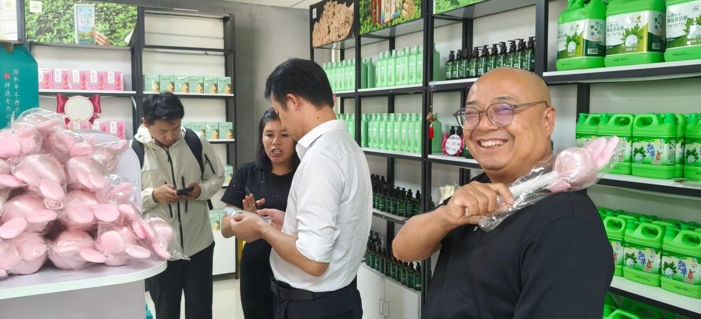 走访文山天媛生物科技：一株艾草，从种苗走到日化货架
